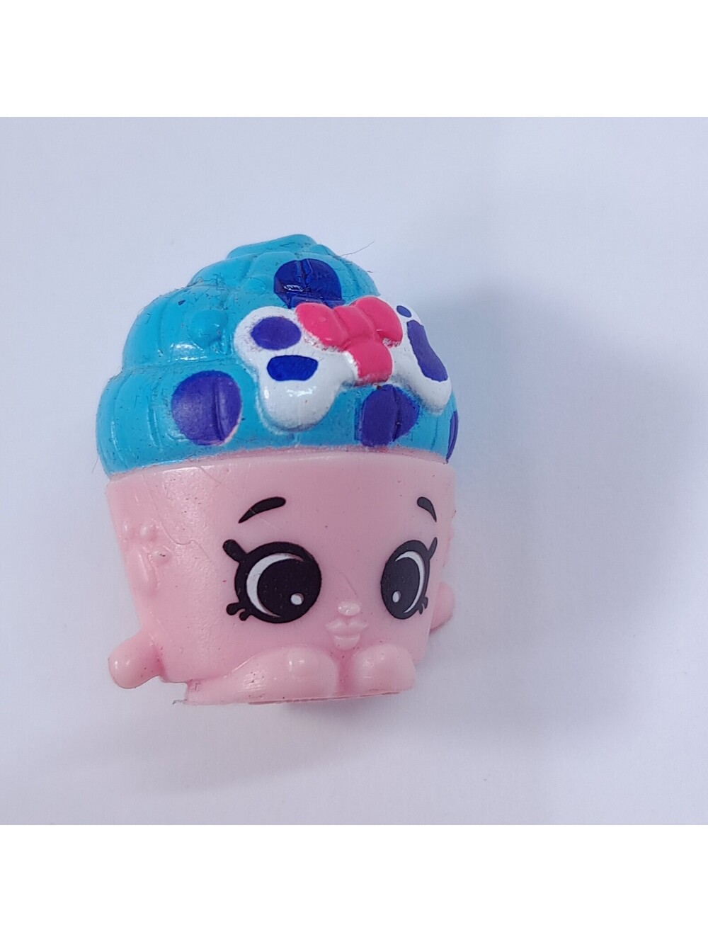 Shopkins Bonetta Cupcake season 9 figurine toy pink blue bow Wild Style Moose